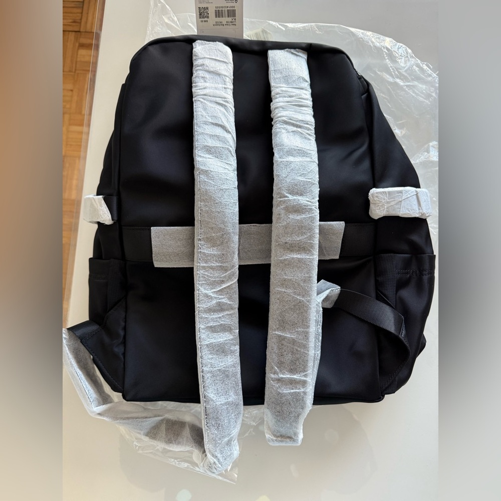 NEW-lululemon athletica Black backpack with tags - Picture 2 of 3
